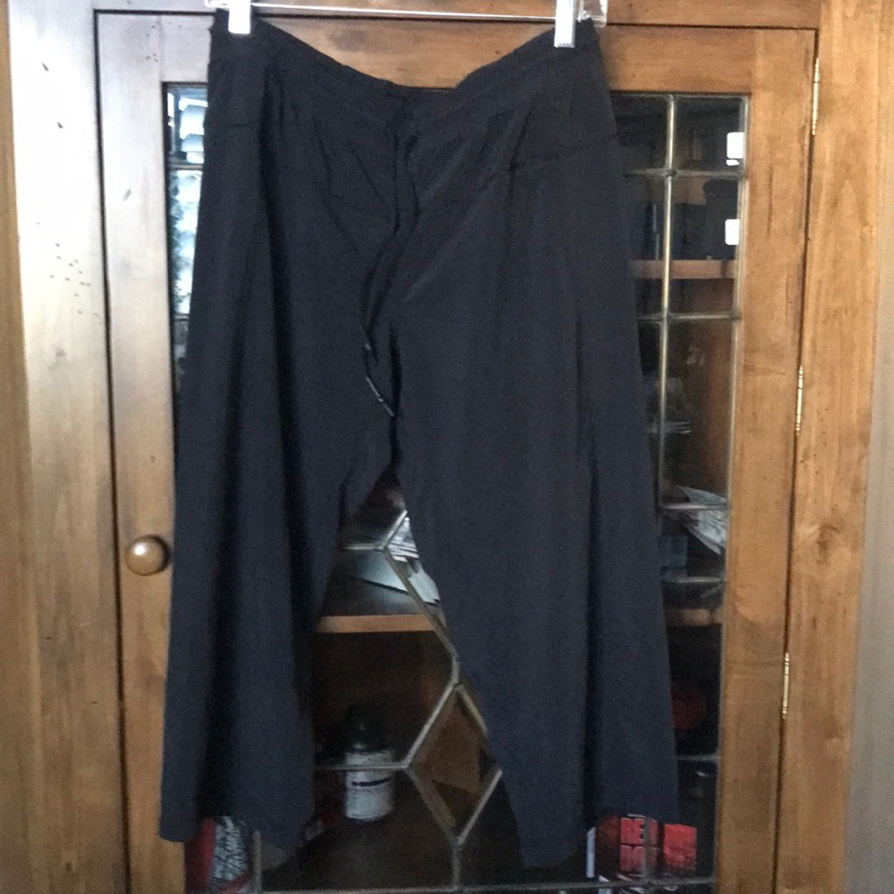 Lululemon size 8 crop pants